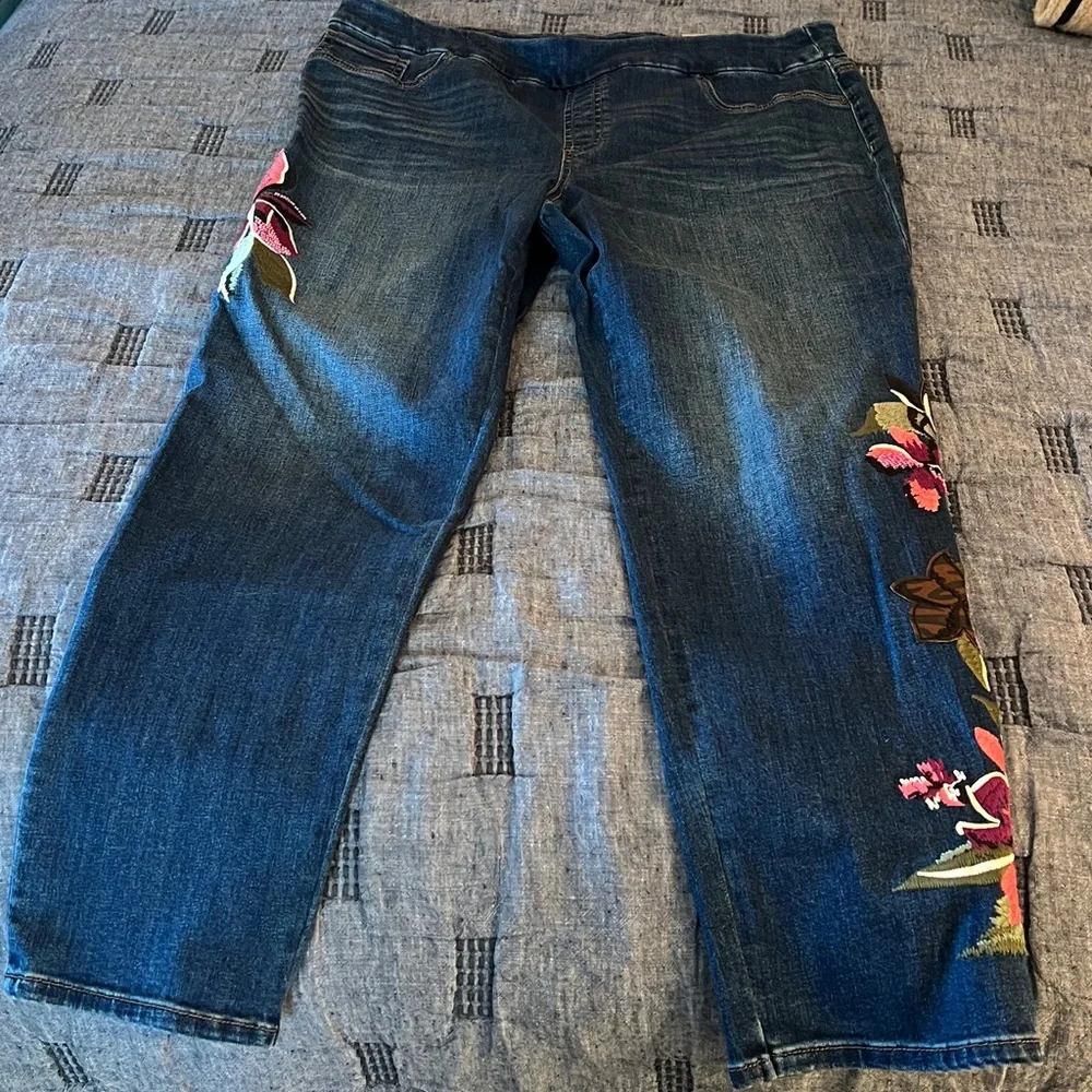 Chico's Dark Blue Floral Embroidered Pull On Jeans - Picture 5 of 6